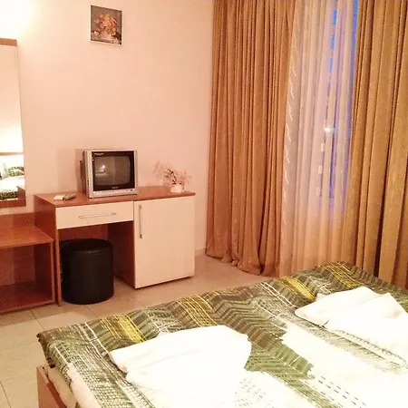 Prestige House Хотел 3*